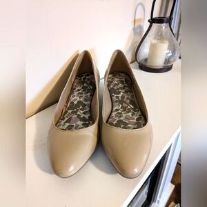Low heel size 7 women's shoes